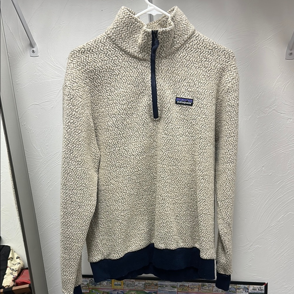 Patagonia Textured Cream and Navy Fleece